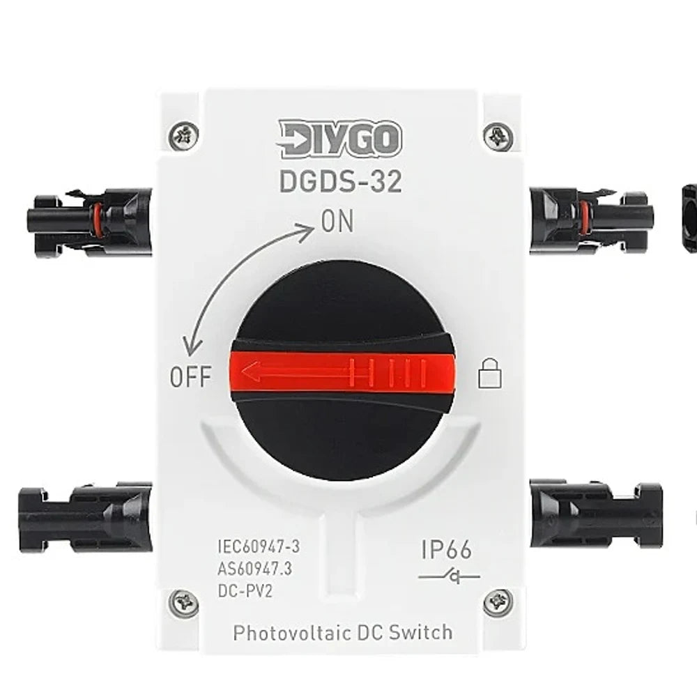 DIY GO DGDS-32 2-string isolator from the front, two MC4 inputs and two outputs on the sides of the box