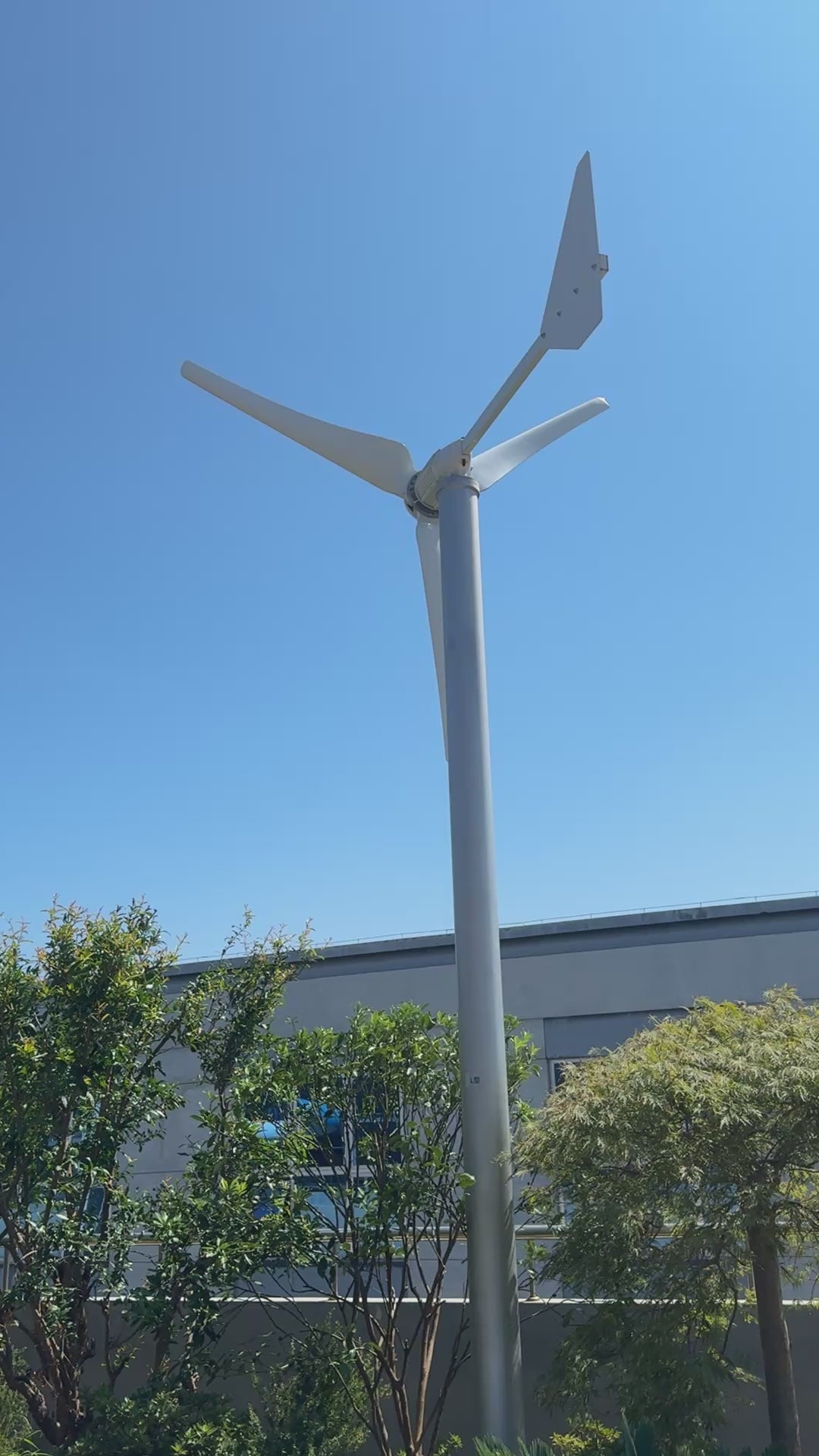 L2-2500 Horizontal Wind Turbine — 2500W at 11 m/s, 240V